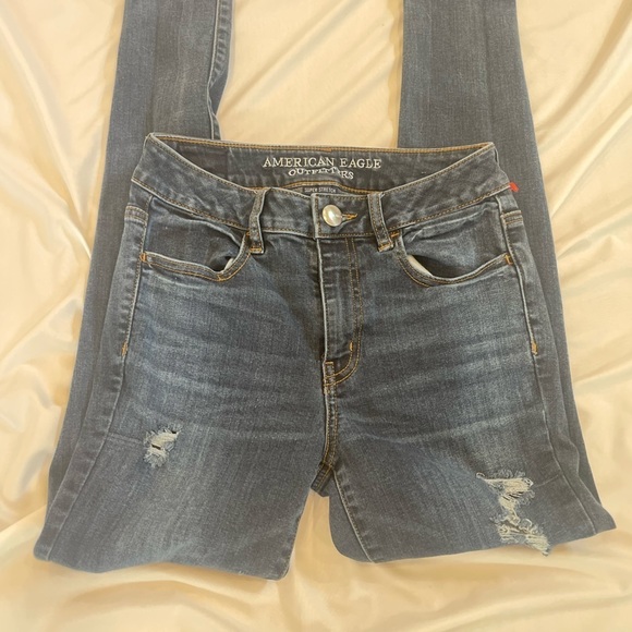 American Eagle Outfitter Super Stretch Distressed/Ripped Jeans Size 4 - Picture 7 of 15